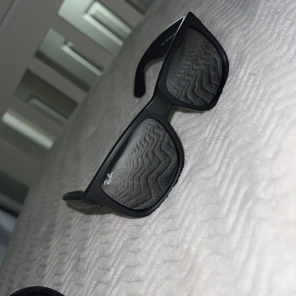 Mens raybans. Only worn a few times